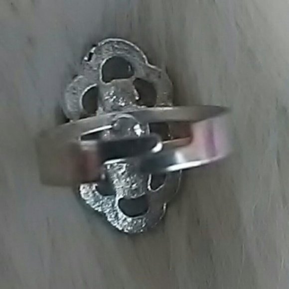 Silver-toned  With Off White Accent Adjustable Ring - Picture 8 of 9